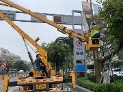 半马倒计时：灯杆道旗营造赛事氛围