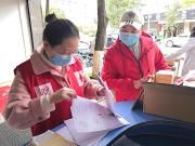 温江地理老师“变身”志愿者  要为女儿做榜样
