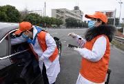 温江高速出口实施24小时排查  温江志愿者在行动