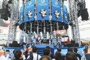 四川3项非遗项目亮相进博会 大木偶舞起18米长绸缎