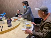 使用公筷公勺 温江人在行动
