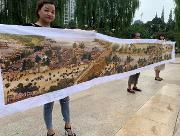 温江一女子花6年时间绣“清明上河图” 义卖后部分钱款捐给社会