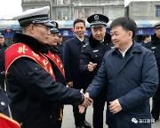 王道明慰问一线工作者并检查春节安全保障工作