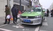缓解出租车停靠难，万春东路增设出租车停车泊位