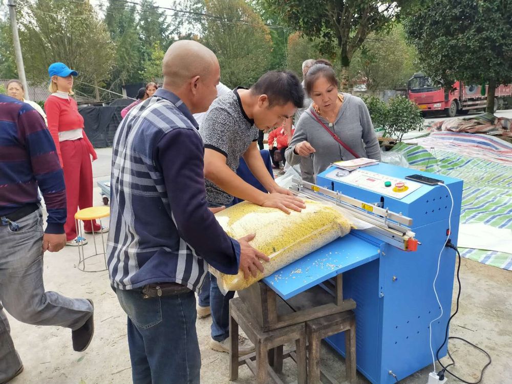 村民卢康洪说，按每棵树100多块钱算，每家每户光靠卖桂花就能增加五、六千块的额外收入。图@张建国