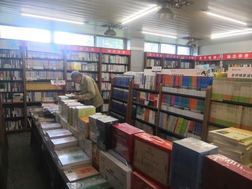 如今的新华文轩温江店.jpg