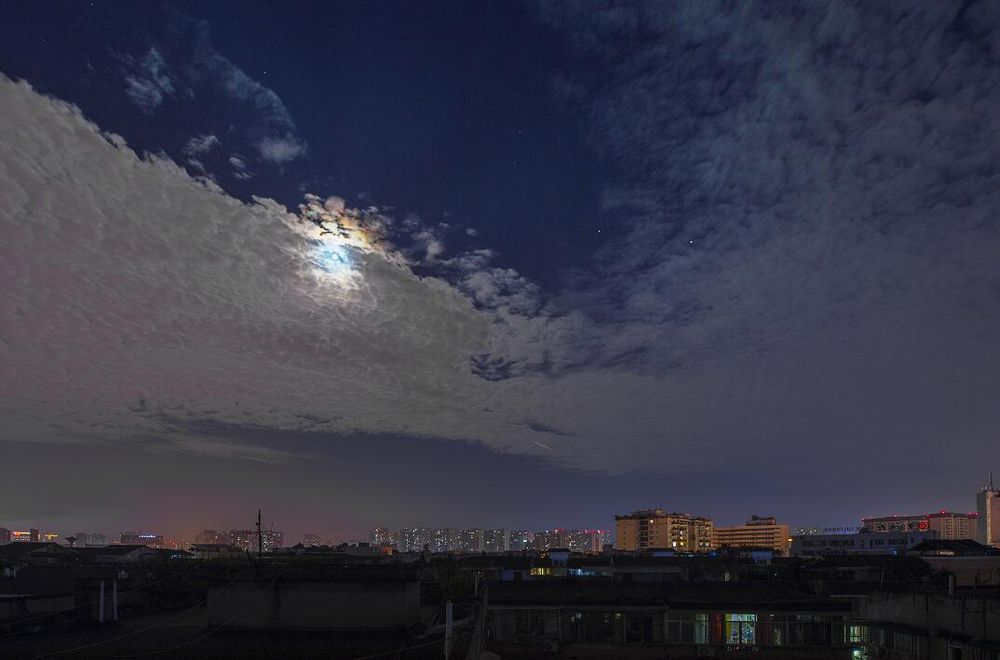 明月当空！这样的夜晚好美