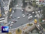早高峰接求助 交警4分钟送病人到医院
