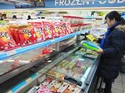 元宵节将至 商超开启汤圆促销 口味多备货足