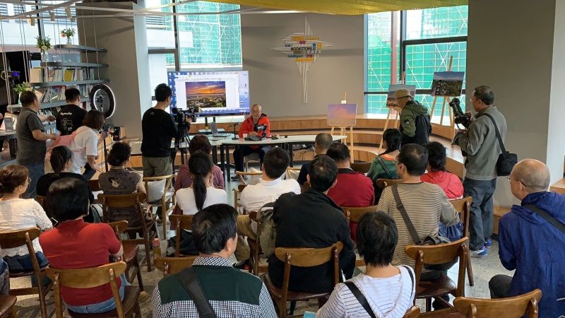 此外，分享会上，田相和老师介绍了他近年来拍摄的雪山主题经典照片。图@梁波