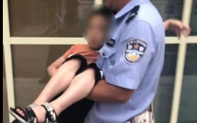最美的“公主抱”你愿意为这位辅警点赞吗？这座城市会一直用温暖拥抱你~