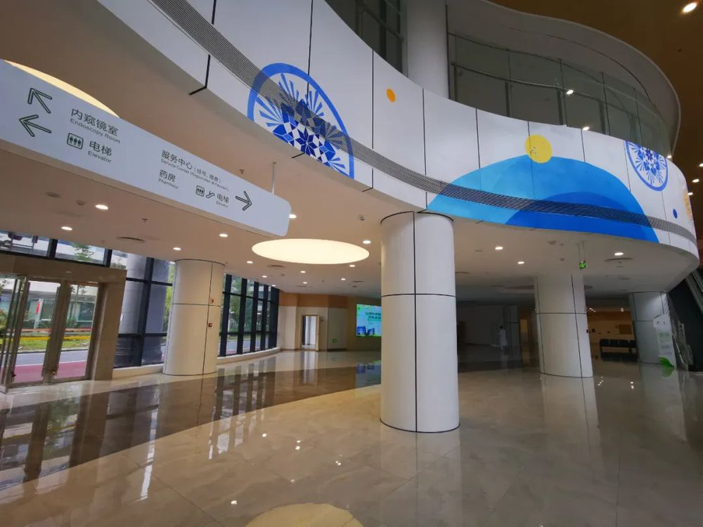 它是三甲公立医院，直属四川省人民医院。