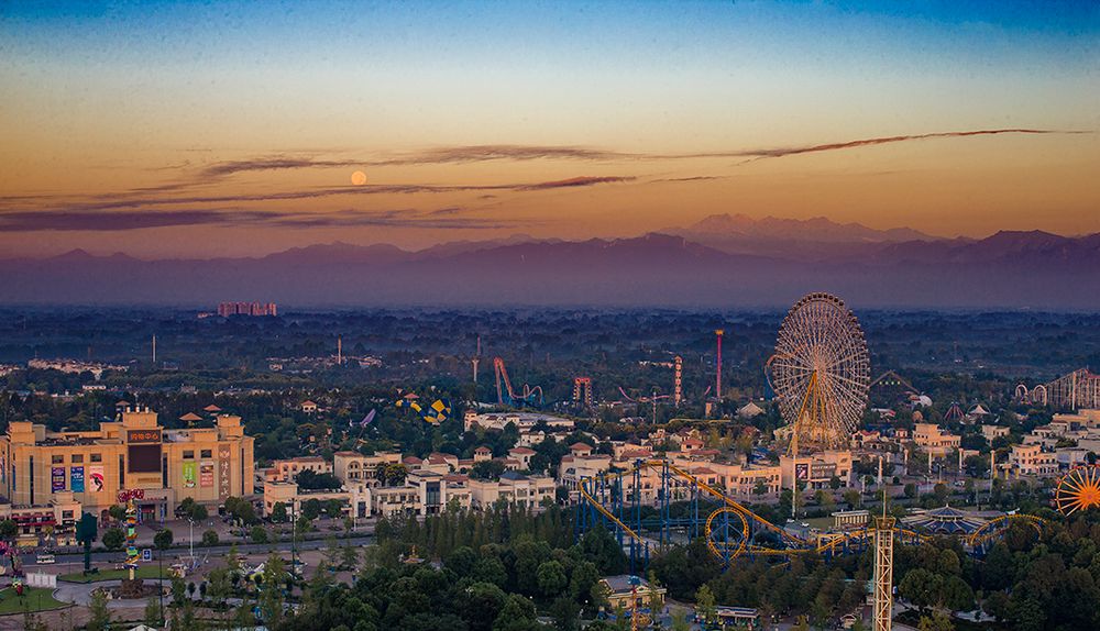 温江城市里拍到的日照金山