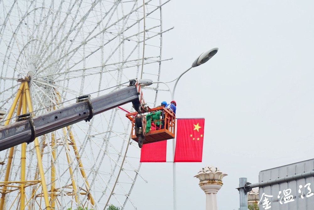 一面面飘扬的五星红旗，都好似一种无声的表白。那就是“我爱你，中国！”图@张志强