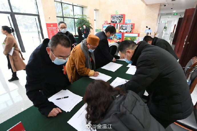 区政协十四届四次会议以来，共收到提案175件，立案提案已全部办复