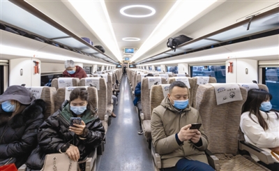 成渝复兴号迎首个春运 看，双城“上班”生活