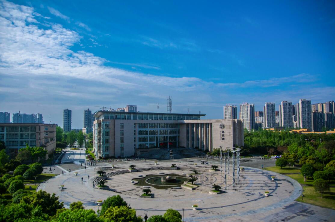 在财大与美景邂逅