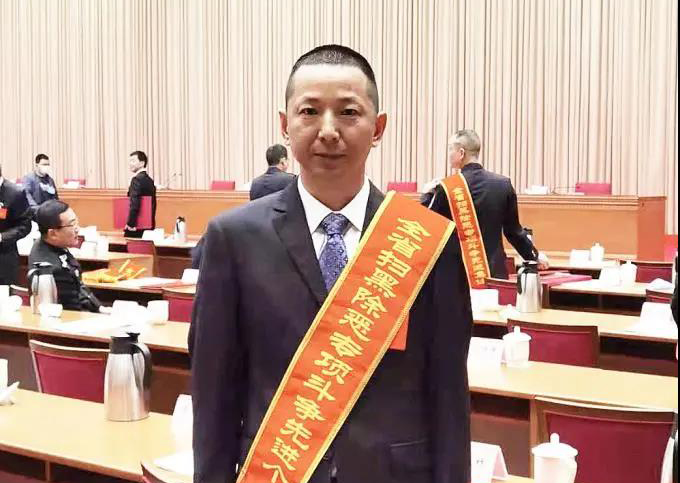 打伞破网的纪检监察“尖兵”——记四川省扫黑除恶专项斗争先进个人卢永林