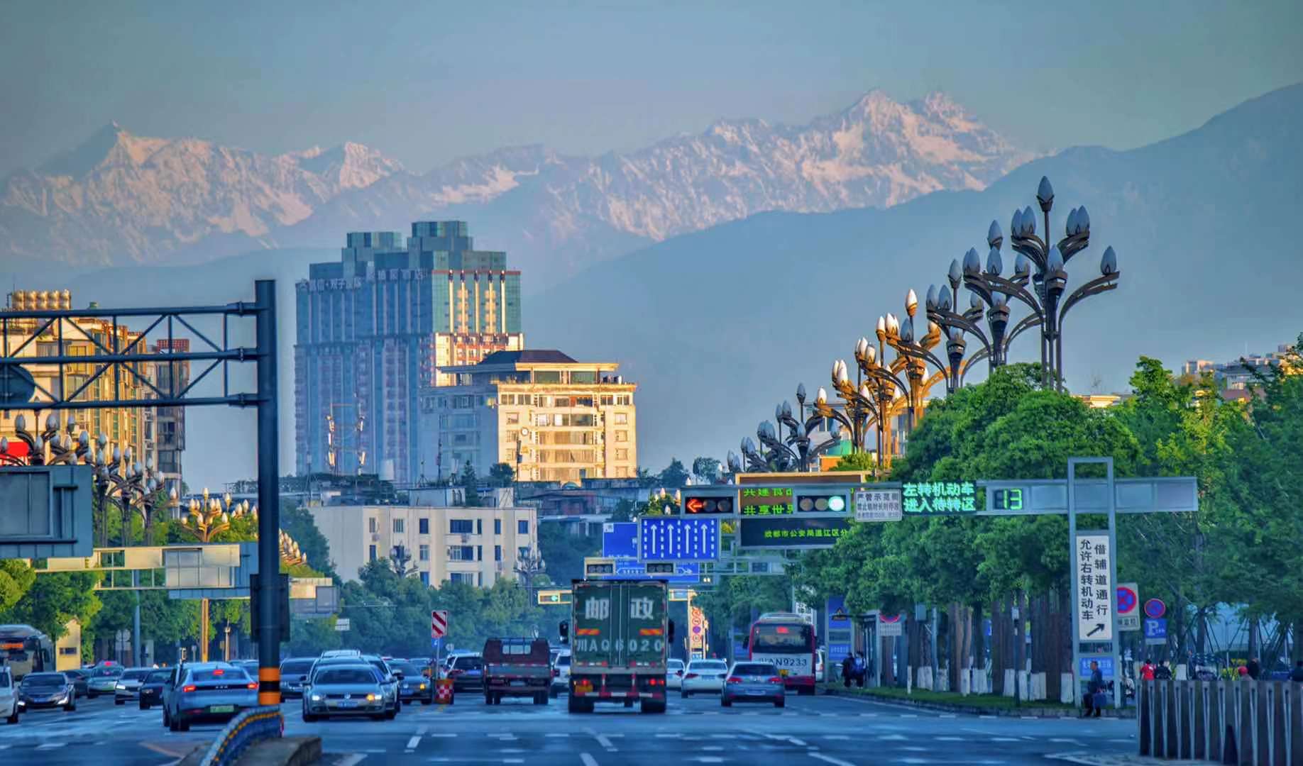 一个城市，多种风景。图据梁波。