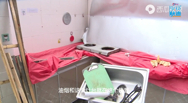 环保督察整改进行时 |老旧小区底楼违规搭建 私自开设餐饮 油烟扰民 有关部门：拆