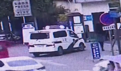 民警当起“临时家长”