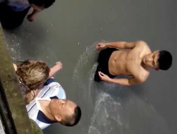 勇救落水女孩 见义勇为传递正能量