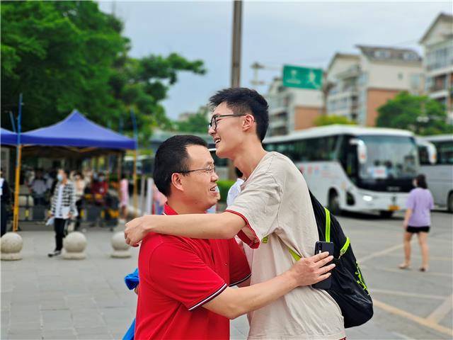 2021年高考顺利结束  为默默付出的人们道声辛苦！