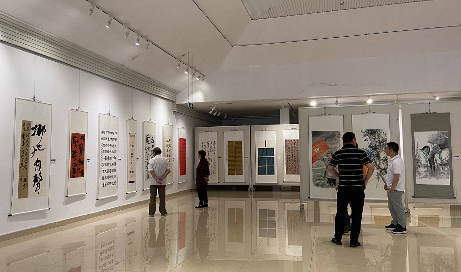 礼赞百年——温江区庆祝中国共产党成立100周年书画作品展在区美术馆展出