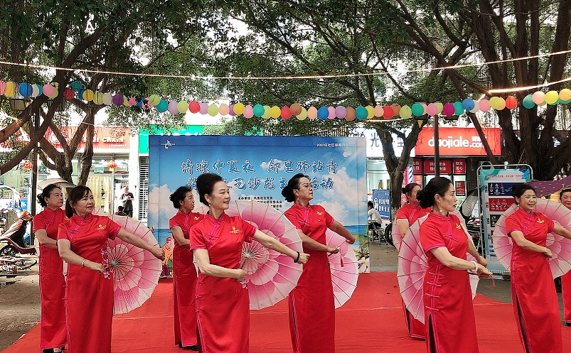 凤凰社区开展消夏活动