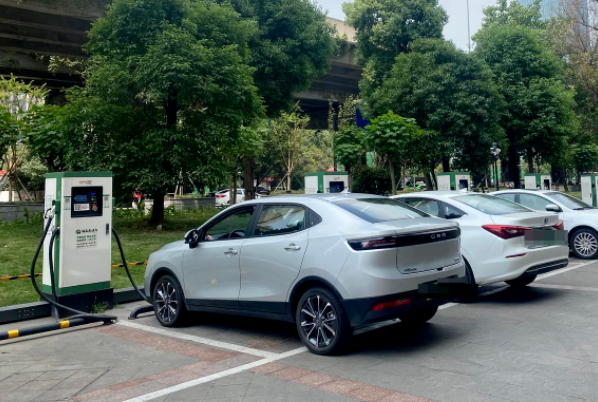 充电桩进小区谁来管？怎么装？成都新规出台