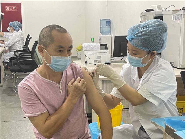 疫苗接种意愿高 便民服务有温度