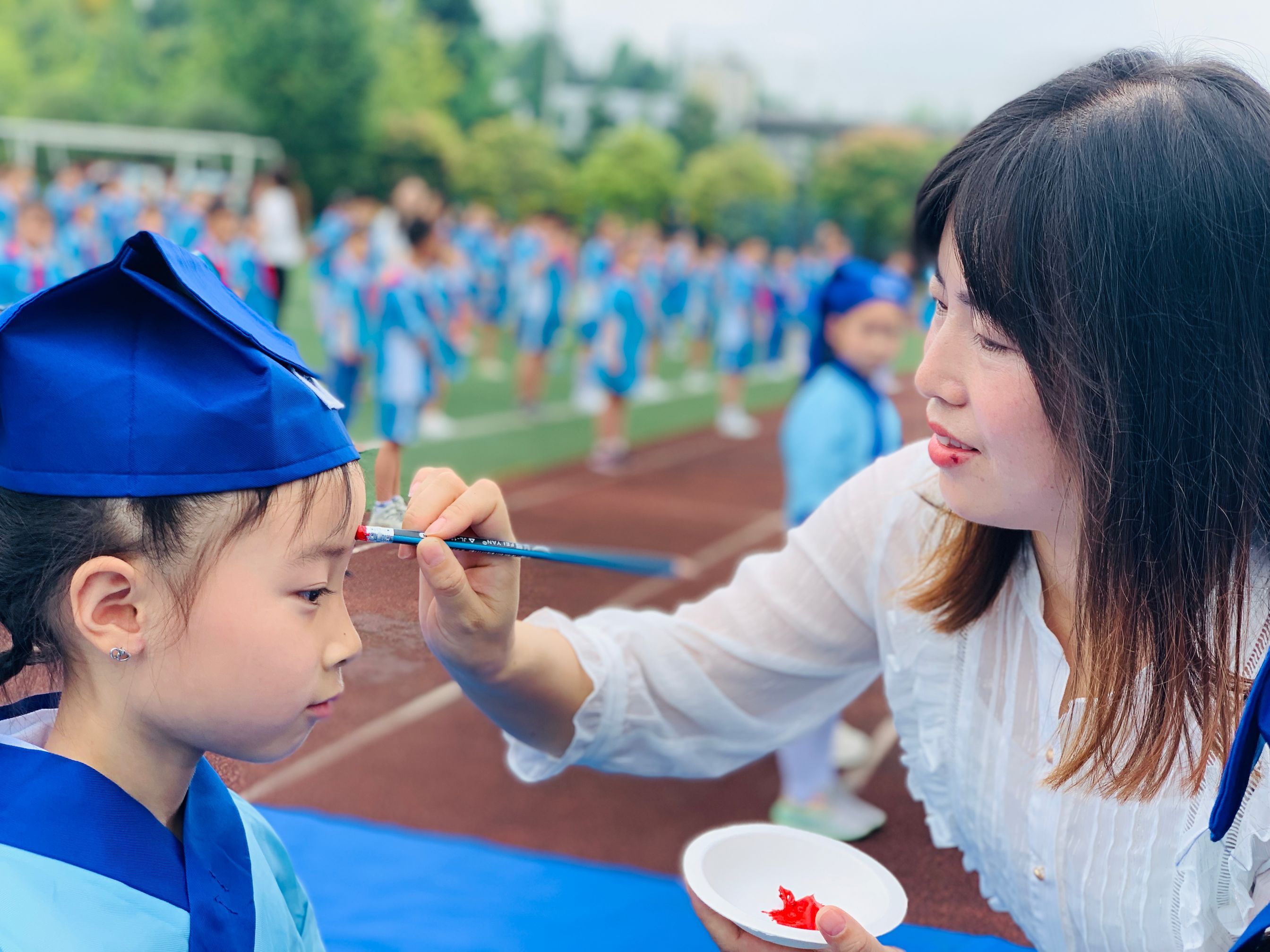 我区各中小学幼儿园开学啦！