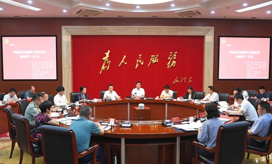 区委常委会传达学习习近平总书记近期重要讲话精神，要求主动担当、有效作为，全面推动经济社会高质量发展