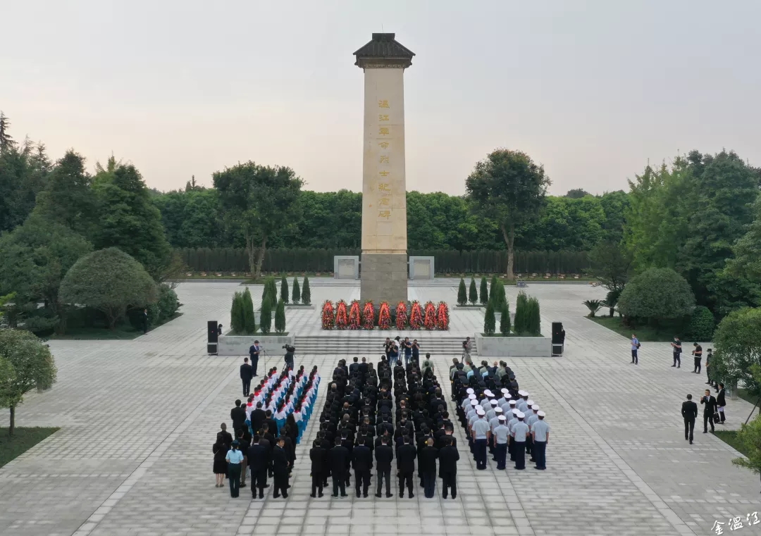 深切缅怀！温江区隆重举行向人民英雄敬献花篮仪式