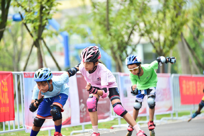 四川省青少年轮滑夏令营在温江开营