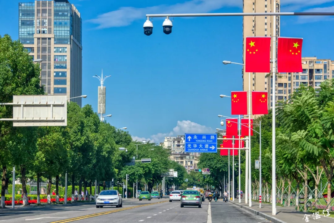 区委常委会专题传达学习习近平总书记近期重要指示批示和文章精神，要求履职担当、攻坚克难，奋力推进城市高质量发展