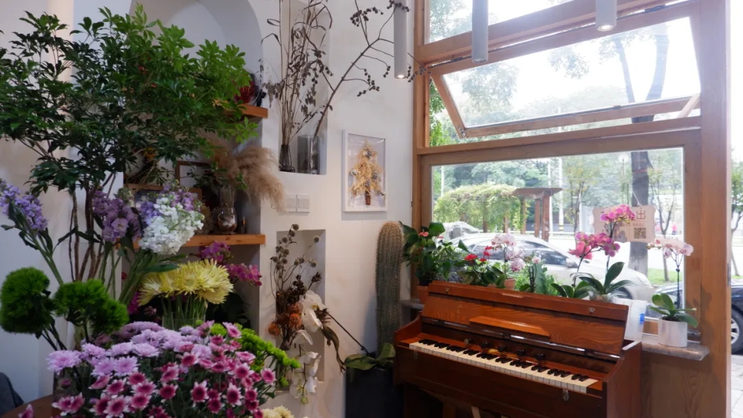 这家小店里，绽放着温江人的花样幸福